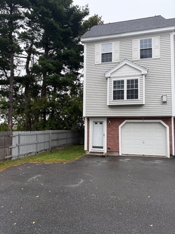 997 Middlesex Street, Lowell, Massachusetts, 2 Bedrooms Bedrooms, 5 Rooms Rooms,1.5 BathroomsBathrooms,Residential Lease,For Rent,Middlesex Street,73437772