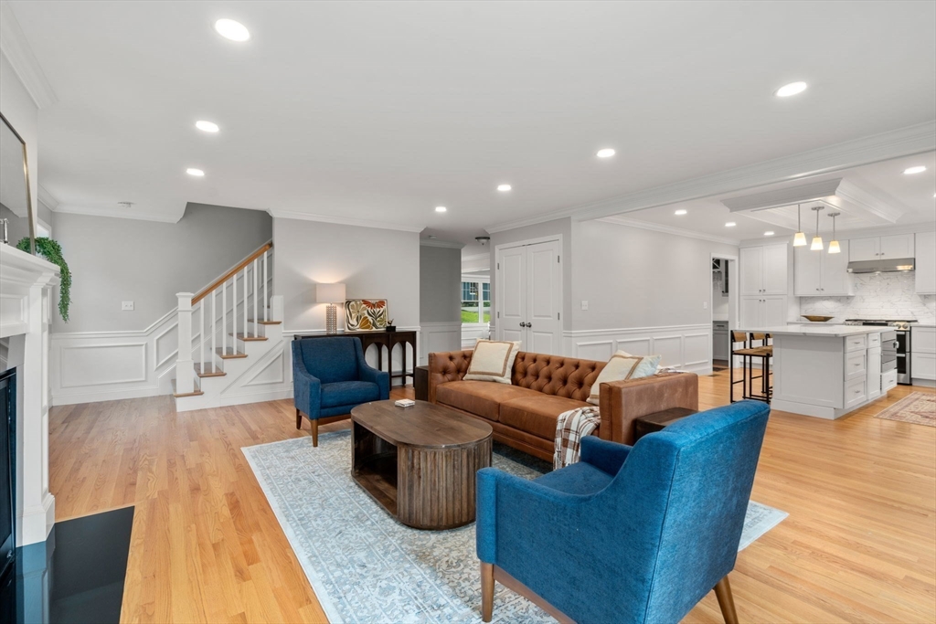 15 Dorchester Street, Waltham, Massachusetts, 4 Bedrooms Bedrooms, 8 Rooms Rooms,4.5 BathroomsBathrooms,Residential,For Sale,Dorchester Street,73402689