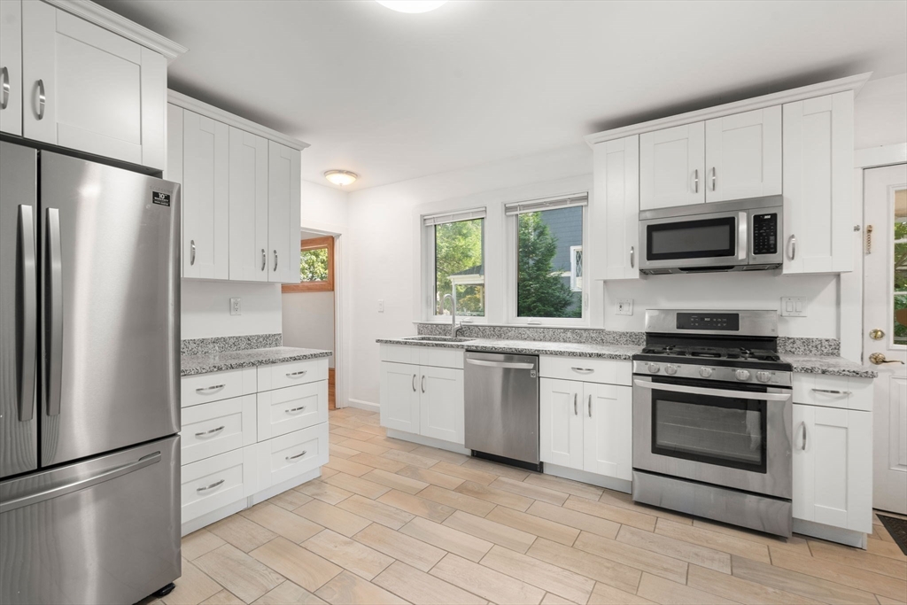 25-27 Westbourne Rd, Newton, Massachusetts, 3 Bedrooms Bedrooms, 7 Rooms Rooms,2 BathroomsBathrooms,Residential Lease,For Rent,Westbourne Rd,73438476