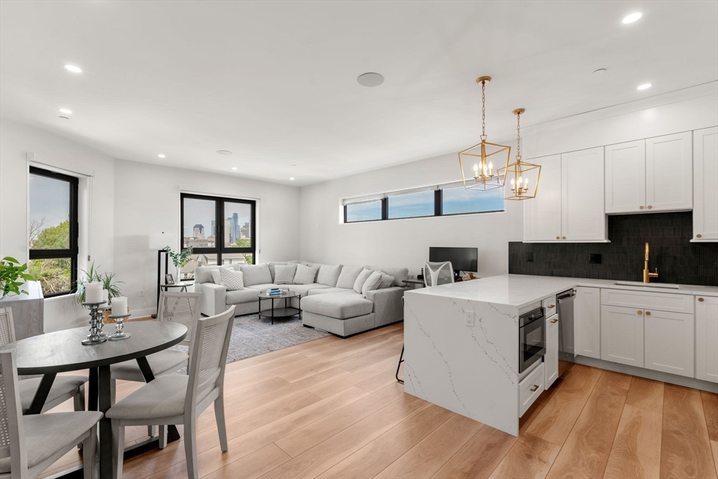 388 Athens, Boston, Massachusetts, 2 Bedrooms Bedrooms, 5 Rooms Rooms,2 BathroomsBathrooms,Residential Lease,For Rent,Athens,73440125