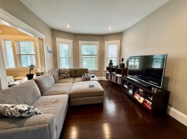 14 Olcott St, Watertown, Massachusetts, 2 Bedrooms Bedrooms, 5 Rooms Rooms,1 BathroomBathrooms,Residential Lease,For Rent,Olcott St,73434919