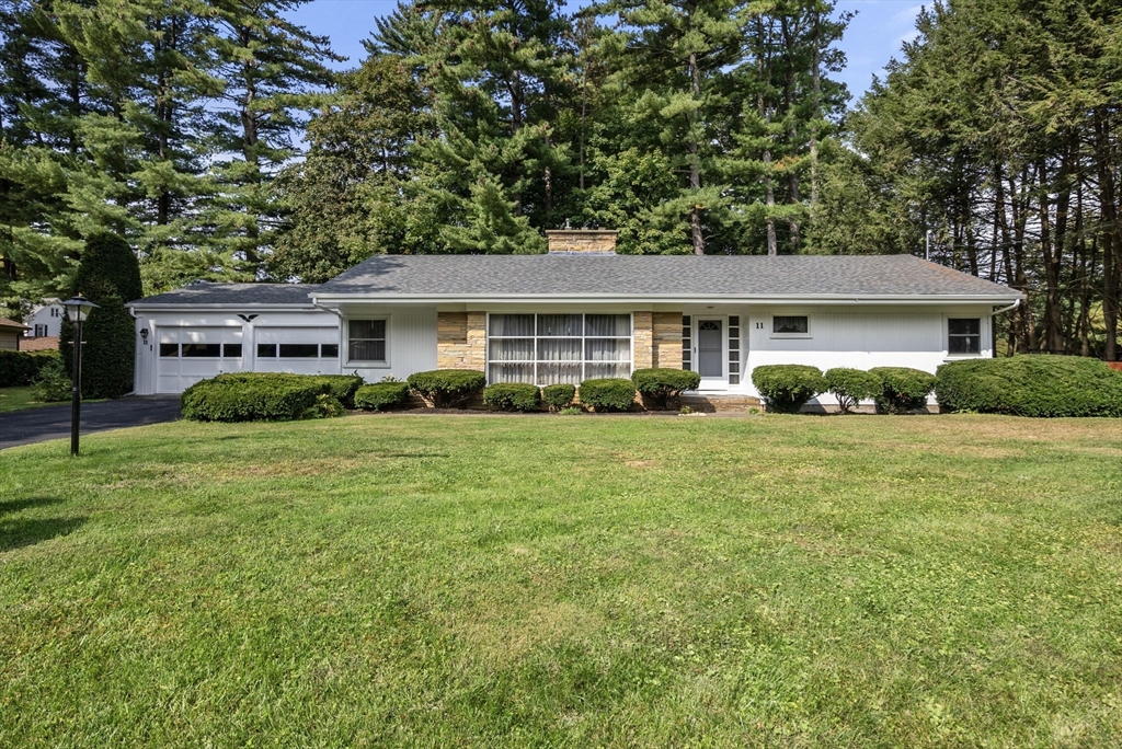 11 Highland Cir, Westfield, Massachusetts, 4 Bedrooms Bedrooms, 10 Rooms Rooms,3 BathroomsBathrooms,Residential,For Sale,Highland Cir,73437814