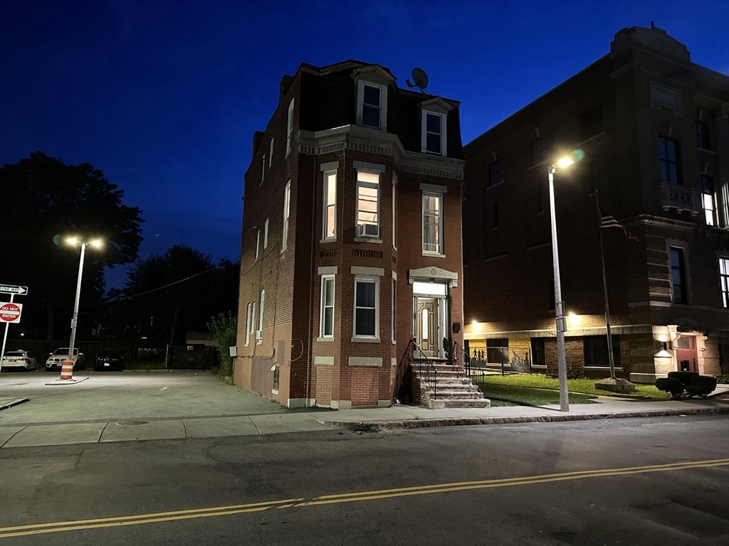 349 Dudley St, Boston, Massachusetts, 2 Bedrooms Bedrooms, 5 Rooms Rooms,1 BathroomBathrooms,Residential Lease,For Rent,Dudley St,73433676