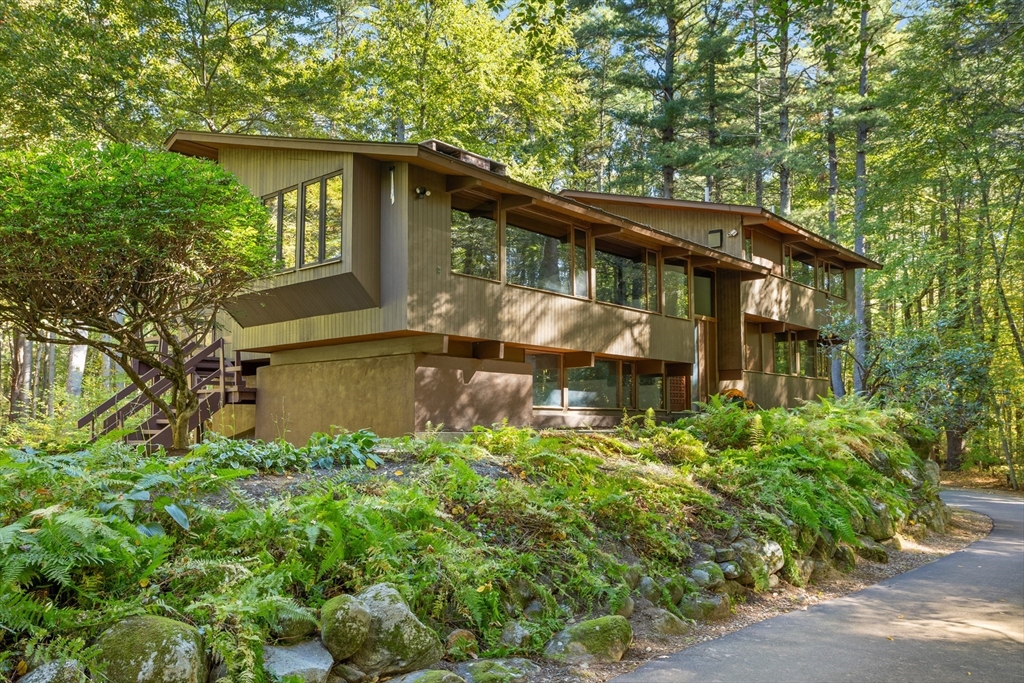 59 Fern Ln, Carlisle, Massachusetts, 4 Bedrooms Bedrooms, 12 Rooms Rooms,2.5 BathroomsBathrooms,Residential,For Sale,Fern Ln,73440969