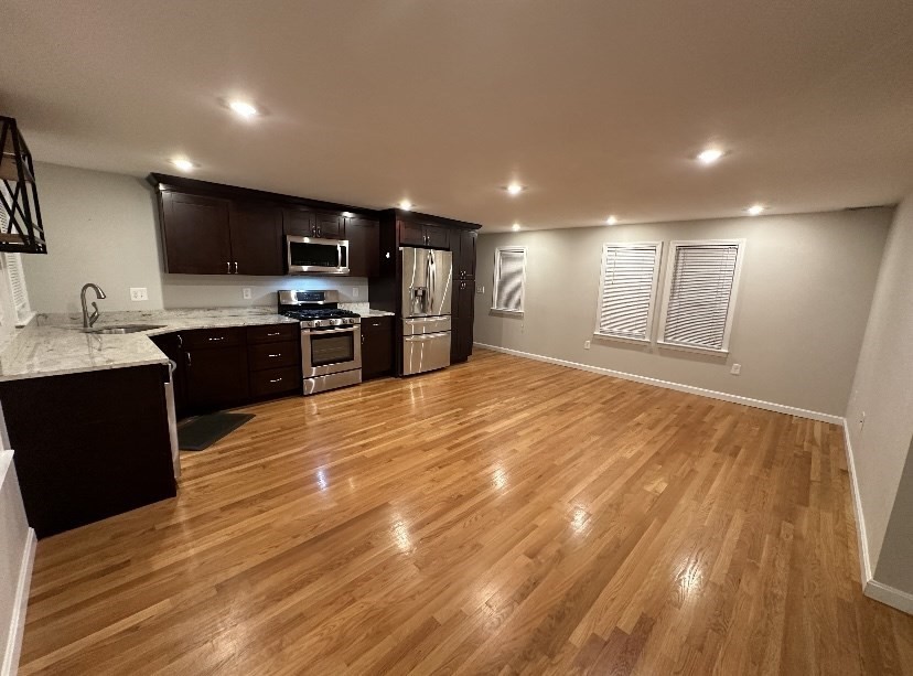 18 Marble St, Stoneham, Massachusetts, 2 Bedrooms Bedrooms, 4 Rooms Rooms,2.5 BathroomsBathrooms,Residential Lease,For Rent,Marble St,73407405