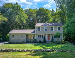 14 High Street, Southborough, Massachusetts, 4 Bedrooms Bedrooms, 8 Rooms Rooms,2.5 BathroomsBathrooms,Residential,For Sale,High Street,73424881