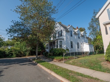 39 Arthur St, Lynn, Massachusetts, 4 Bedrooms Bedrooms, 8 Rooms Rooms,2 BathroomsBathrooms,Residential Income,For Sale,Arthur St,73435165