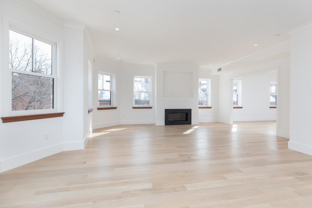 2A-4A Milford St., Boston, Massachusetts, 3 Bedrooms Bedrooms, 6 Rooms Rooms,2.5 BathroomsBathrooms,Residential,For Sale,Milford St.,73336373