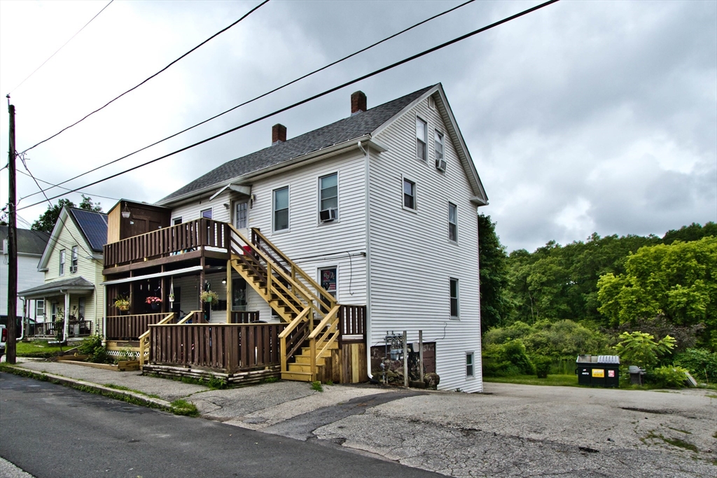 9 Pearl St, Webster, Massachusetts, 6 Bedrooms Bedrooms, 13 Rooms Rooms,3 BathroomsBathrooms,Residential Income,For Sale,Pearl St,73402505