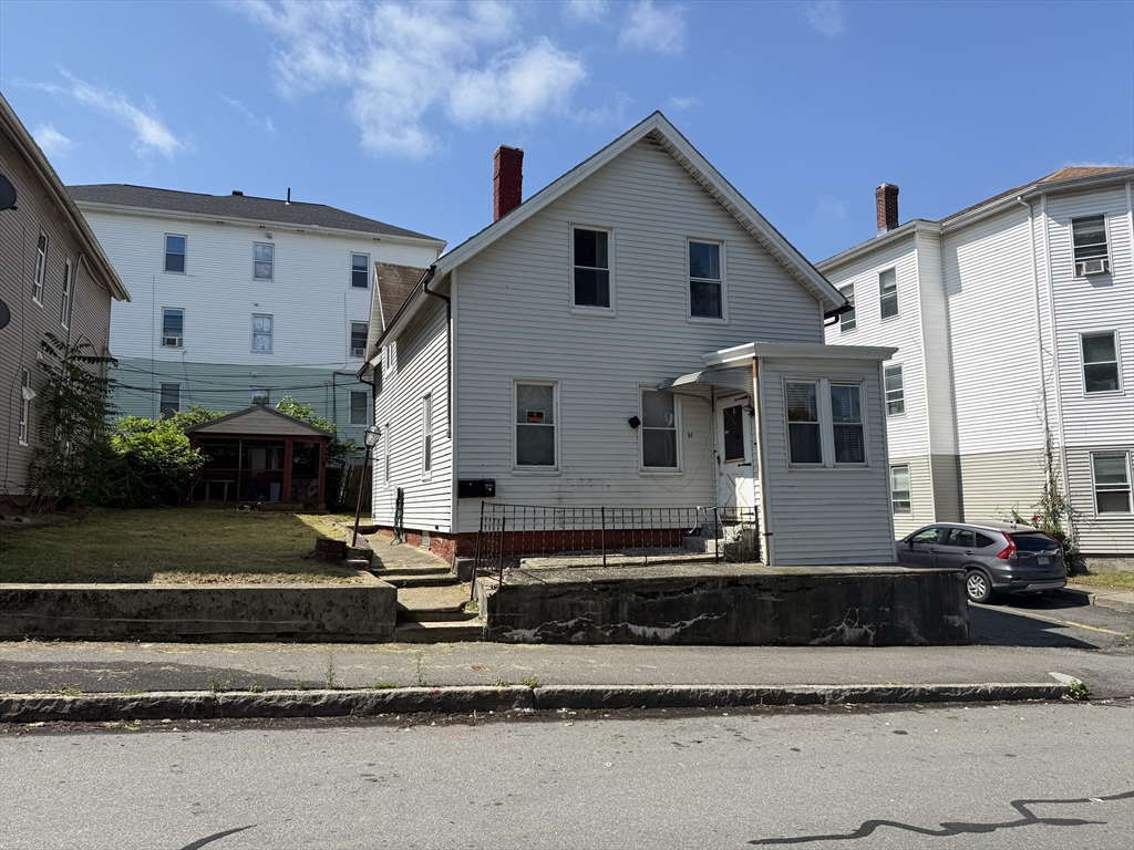 64 Suffolk St, Worcester, Massachusetts, 2 Bedrooms Bedrooms, 6 Rooms Rooms,2 BathroomsBathrooms,Residential,For Sale,Suffolk St,73393838