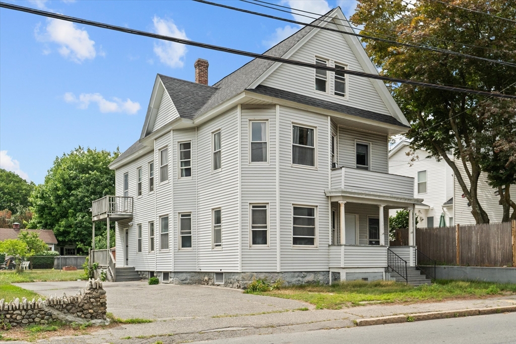177-179 Lowell St, Methuen, Massachusetts, 5 Bedrooms Bedrooms, 10 Rooms Rooms,2 BathroomsBathrooms,Residential Income,For Sale,Lowell St,73401917