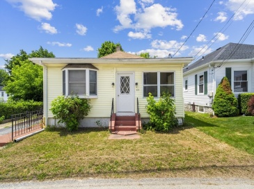 63 Loring, Woonsocket, Rhode Island, 2 Bedrooms Bedrooms, 6 Rooms Rooms,2 BathroomsBathrooms,Residential,For Sale,Loring,73401294