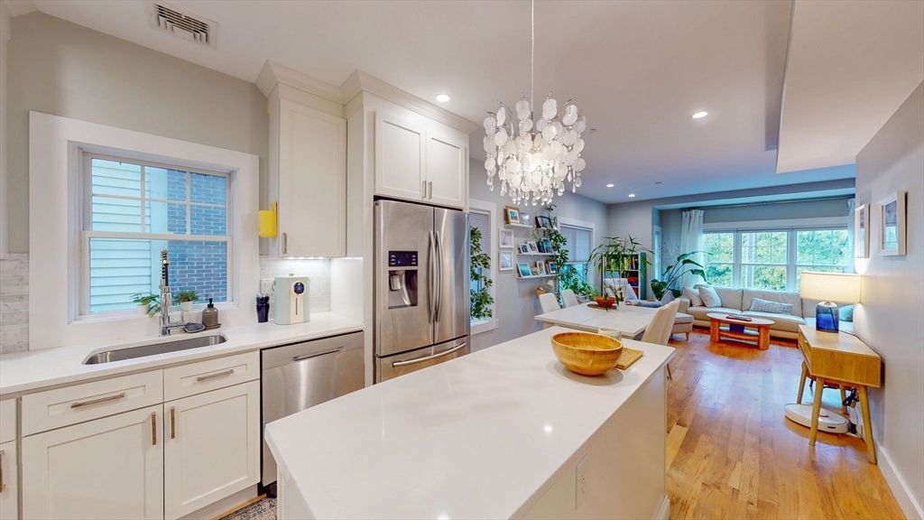 186 Havre, Boston, Massachusetts, 2 Bedrooms Bedrooms, 6 Rooms Rooms,2 BathroomsBathrooms,Residential Lease,For Rent,Havre,73450519