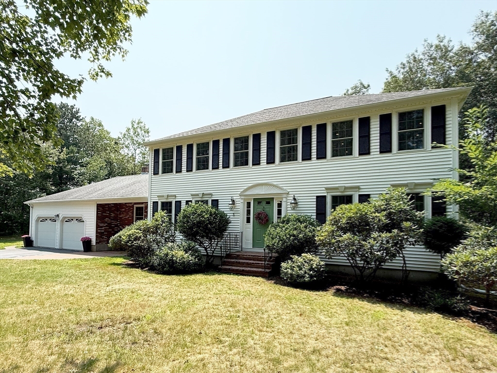 5 Lauren Ln, Foxboro, Massachusetts, 4 Bedrooms Bedrooms, 8 Rooms Rooms,2.5 BathroomsBathrooms,Residential,For Sale,Lauren Ln,73384860