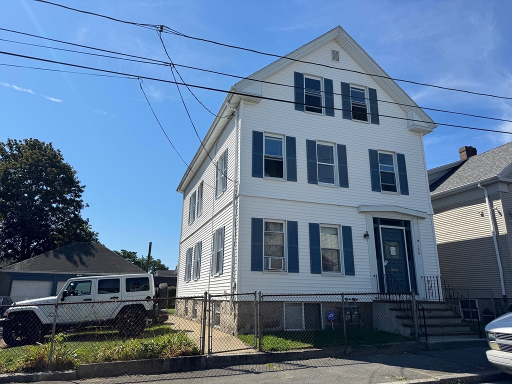 136 Campbell St, New Bedford, Massachusetts, 5 Bedrooms Bedrooms, 13 Rooms Rooms,2 BathroomsBathrooms,Residential Income,For Sale,Campbell St,73425174