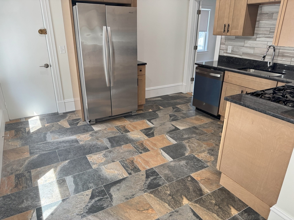 38 Willow Ave., Somerville, Massachusetts, 3 Bedrooms Bedrooms, 8 Rooms Rooms,1 BathroomBathrooms,Residential Lease,For Rent,Willow Ave.,73423085