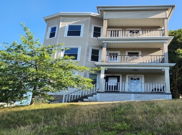 98 Broadway, Haverhill, Massachusetts, 12 Bedrooms Bedrooms, 18 Rooms Rooms,3 BathroomsBathrooms,Residential Income,For Sale,Broadway,73416064