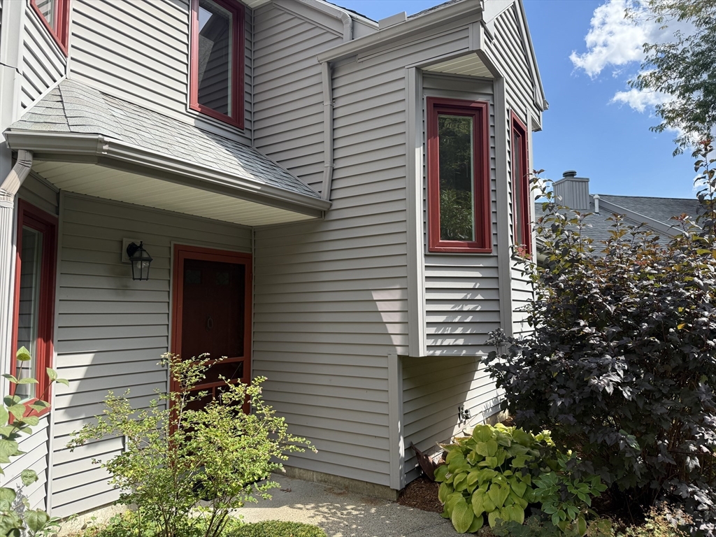 19 Mcintosh Dr, Amherst, Massachusetts, 2 Bedrooms Bedrooms, 5 Rooms Rooms,1.5 BathroomsBathrooms,Residential,For Sale,Mcintosh Dr,73431727