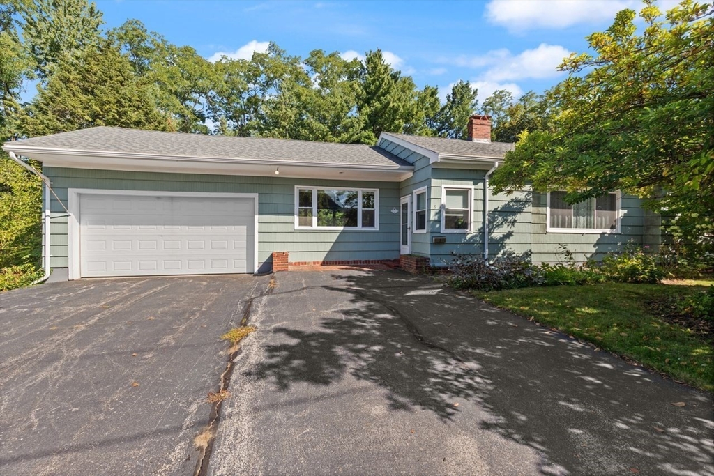 9 Woodcock Ave, Haverhill, Massachusetts, 3 Bedrooms Bedrooms, 8 Rooms Rooms,2 BathroomsBathrooms,Residential,For Sale,Woodcock Ave,73434298