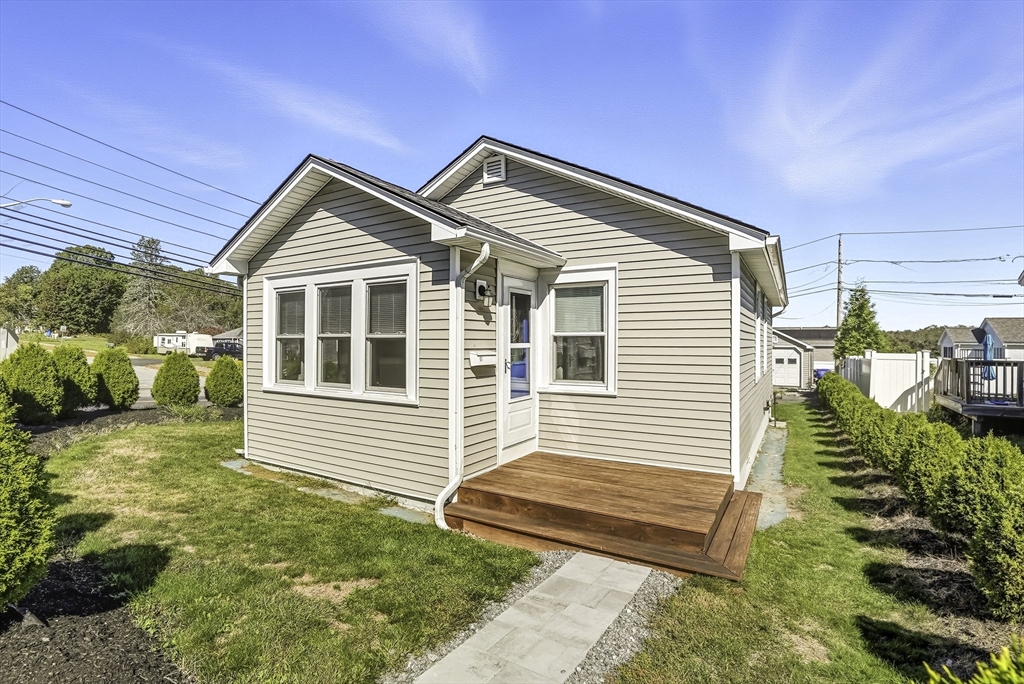 57 Hill Street, Hopedale, Massachusetts, 2 Bedrooms Bedrooms, 5 Rooms Rooms,1 BathroomBathrooms,Residential,For Sale,Hill Street,73438492