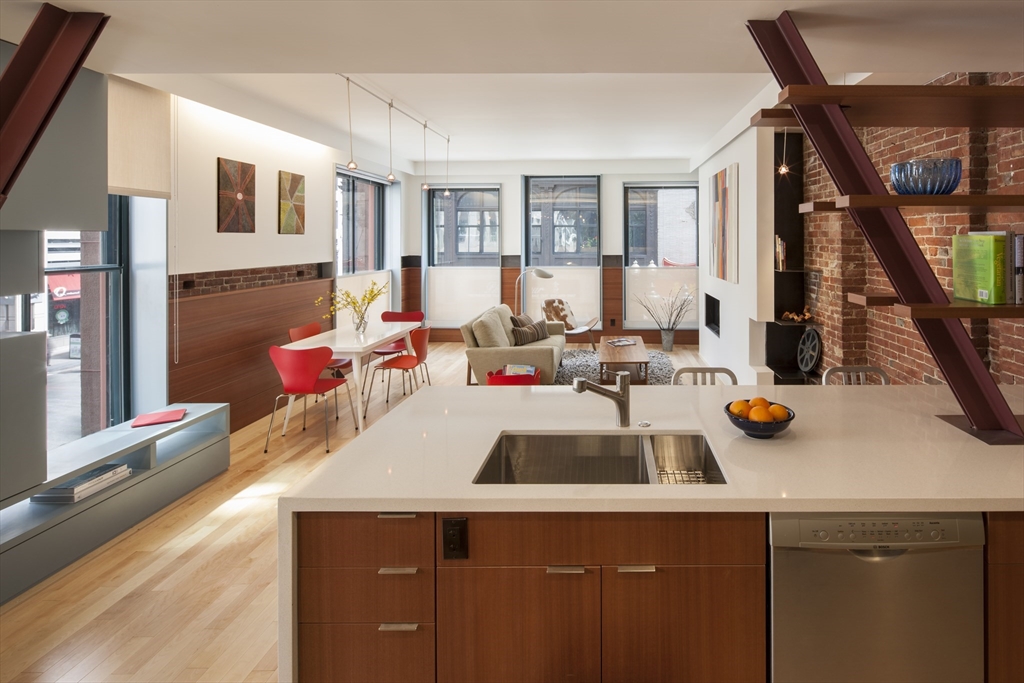 681 Washington Street, Boston, Massachusetts, 2 Bedrooms Bedrooms, 5 Rooms Rooms,1.5 BathroomsBathrooms,Residential Lease,For Rent,Washington Street,73447649