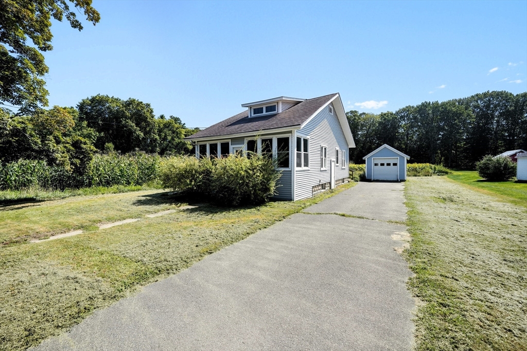 155 Elm St, Hatfield, Massachusetts, 2 Bedrooms Bedrooms, 4 Rooms Rooms,1 BathroomBathrooms,Residential,For Sale,Elm St,73428937