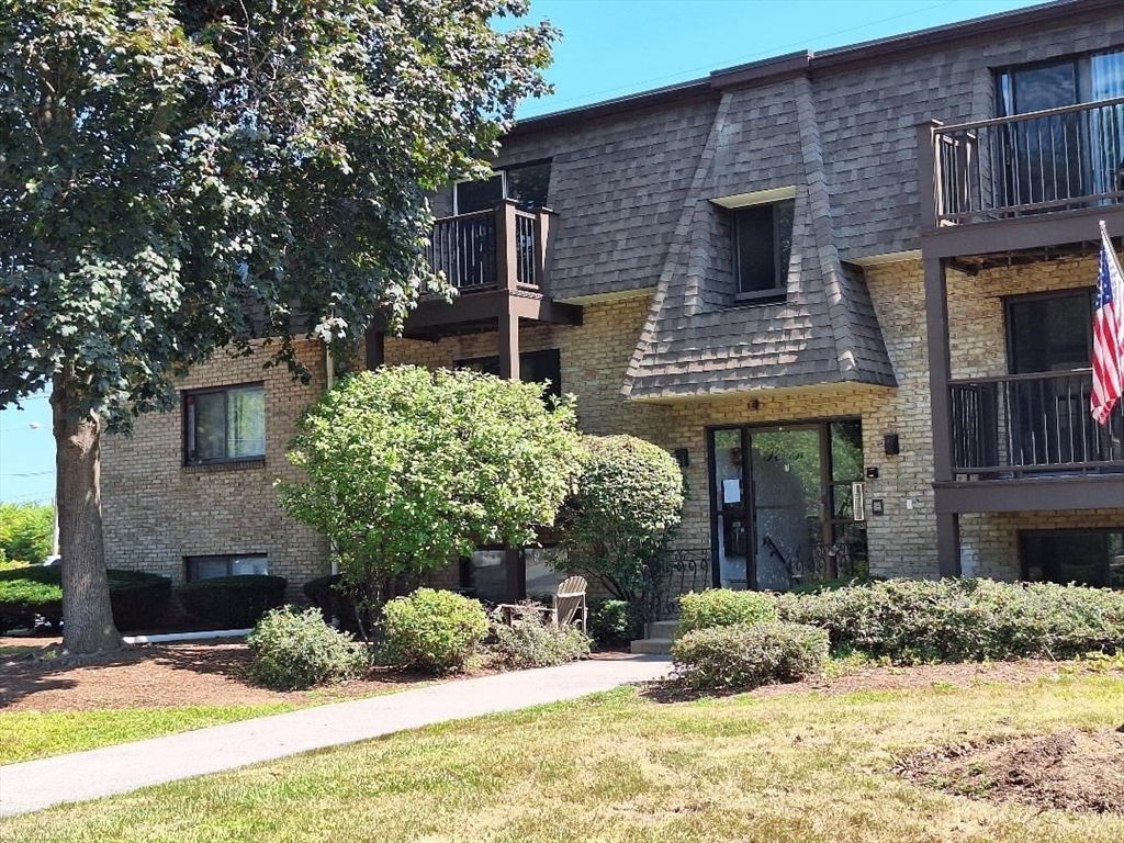 7 Tiffany Rd, Salem, New Hampshire, 2 Bedrooms Bedrooms, 5 Rooms Rooms,1 BathroomBathrooms,Residential,For Sale,Tiffany Rd,73417915