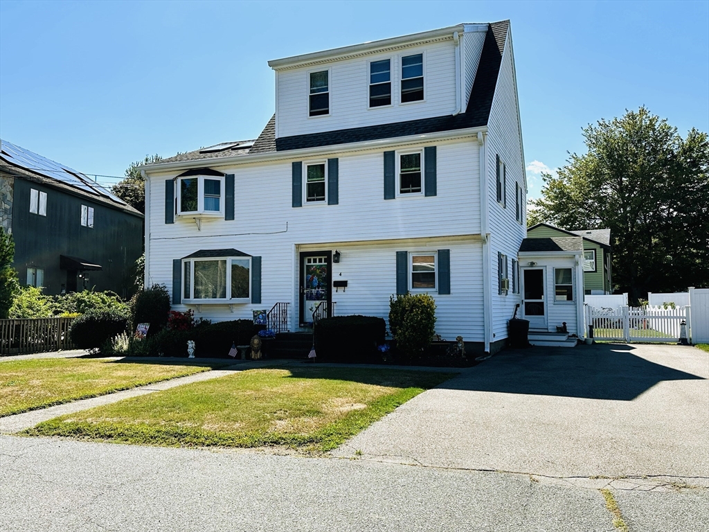 4 Mersea St, Saugus, Massachusetts, 5 Bedrooms Bedrooms, 10 Rooms Rooms,2 BathroomsBathrooms,Residential Income,For Sale,Mersea St,73427343