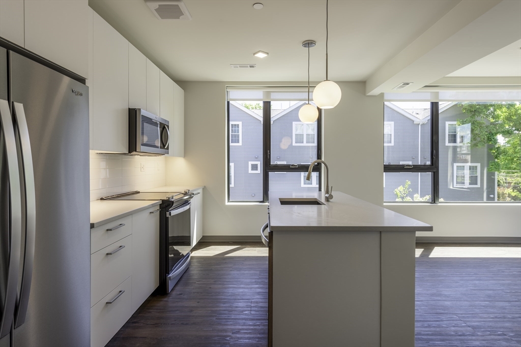 166 Main St, Watertown, Massachusetts, 1 Bedroom Bedrooms, 3 Rooms Rooms,1 BathroomBathrooms,Residential Lease,For Rent,Main St,73429836