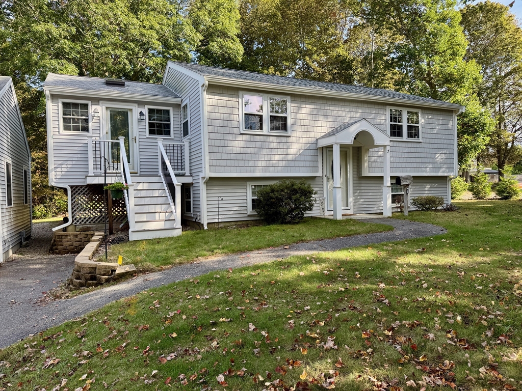 7 Chestnut St, Kingston, Massachusetts, 2 Bedrooms Bedrooms, 6 Rooms Rooms,1.5 BathroomsBathrooms,Residential,For Sale,Chestnut St,73438889