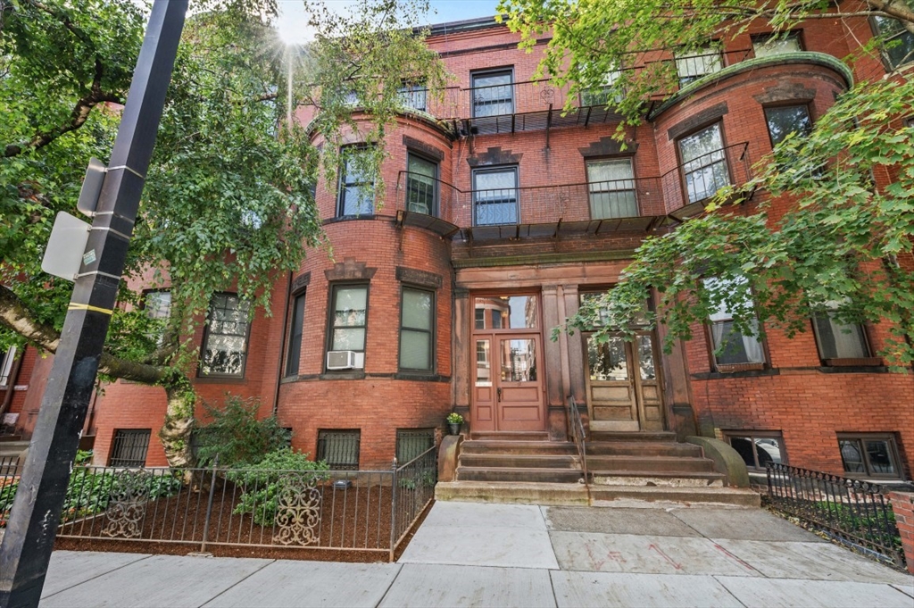 82 St Stephen, Boston, Massachusetts, 3 Bedrooms Bedrooms, 5 Rooms Rooms,2.5 BathroomsBathrooms,Residential Lease,For Rent,St Stephen,73421456