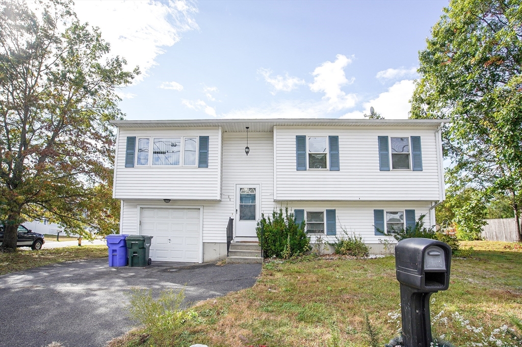 88 Wilmington Ave, Springfield, Massachusetts, 3 Bedrooms Bedrooms, 5 Rooms Rooms,1.5 BathroomsBathrooms,Residential Lease,For Rent,Wilmington Ave,73441986