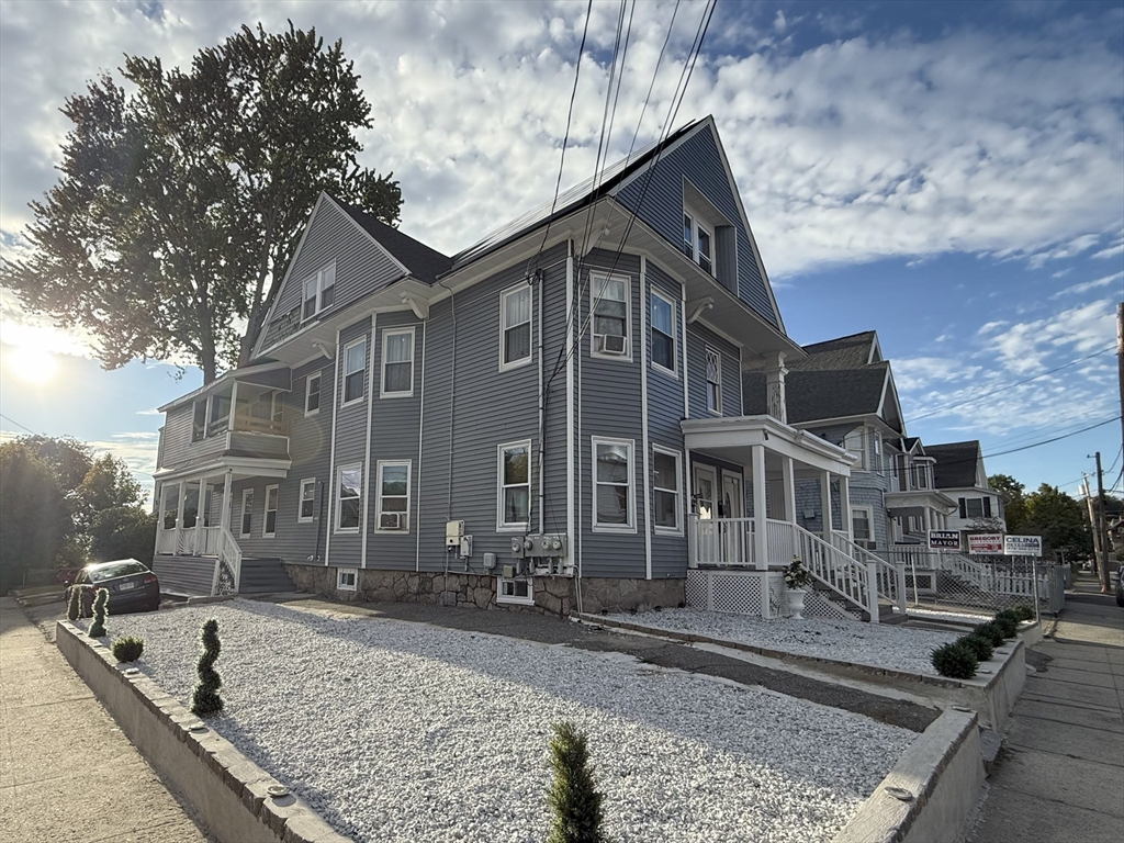 4-6 Royal Street, Lawrence, Massachusetts, 2 Bedrooms Bedrooms, 5 Rooms Rooms,1 BathroomBathrooms,Residential Lease,For Rent,Royal Street,73434573
