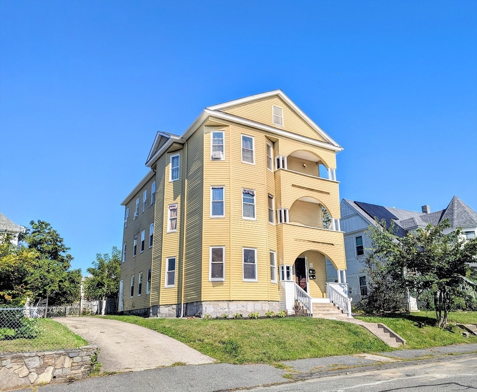 64 Stockton St, Worcester, Massachusetts, 12 Bedrooms Bedrooms, 22 Rooms Rooms,3 BathroomsBathrooms,Residential Income,For Sale,Stockton St,73428118
