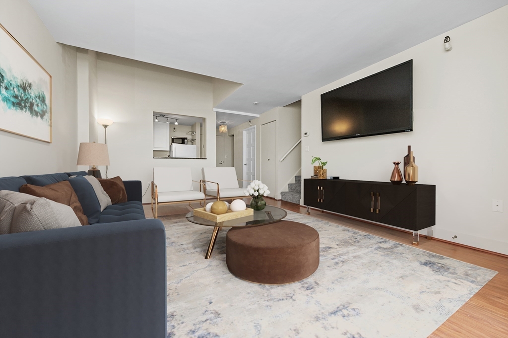 42 8th St, Boston, Massachusetts, 1 Bedroom Bedrooms, 4 Rooms Rooms,1.5 BathroomsBathrooms,Residential,For Sale,8th St,73409146