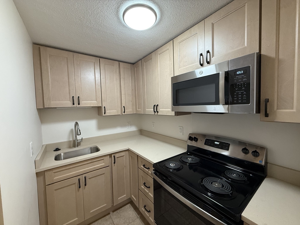 154 Main Street, Everett, Massachusetts, 1 Bedroom Bedrooms, 4 Rooms Rooms,1 BathroomBathrooms,Residential Lease,For Rent,Main Street,73430134