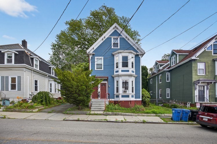 79 Partridge Avenue, Somerville, Massachusetts, 5 Bedrooms Bedrooms, 10 Rooms Rooms,4 BathroomsBathrooms,Residential Income,For Sale,Partridge Avenue,73425146