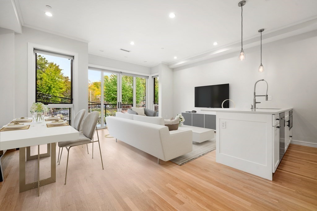 27 Dwight Street, Boston, Massachusetts, 3 Bedrooms Bedrooms, 6 Rooms Rooms,2 BathroomsBathrooms,Residential Lease,For Rent,Dwight Street,73441707