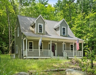 100 Burbank Ave, Warren, Massachusetts, 4 Bedrooms Bedrooms, 6 Rooms Rooms,2.5 BathroomsBathrooms,Residential,For Sale,Burbank Ave,73403349