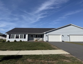 4 Gray Lock Ln, Deerfield, Massachusetts, 2 Bedrooms Bedrooms, 6 Rooms Rooms,2 BathroomsBathrooms,Residential,For Sale,Gray Lock Ln,73425168