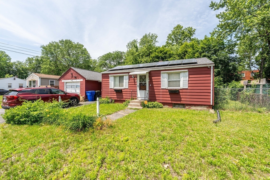 82 Redfern Drive, Springfield, Massachusetts, 2 Bedrooms Bedrooms, 4 Rooms Rooms,1 BathroomBathrooms,Residential,For Sale,Redfern Drive,73387625