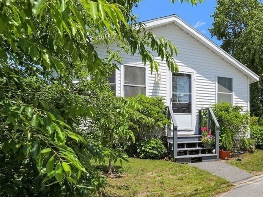 8 Woodland Cir, Wareham, Massachusetts, 2 Bedrooms Bedrooms, 4 Rooms Rooms,1 BathroomBathrooms,Residential,For Sale,Woodland Cir,73391182