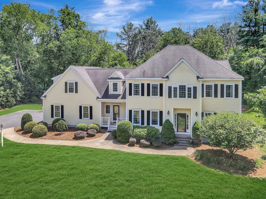 245 Willow St, Mansfield, Massachusetts, 5 Bedrooms Bedrooms, 12 Rooms Rooms,3.5 BathroomsBathrooms,Residential,For Sale,Willow St,73406412