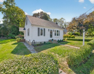 43 Grandview Ave, Fairhaven, Massachusetts, 3 Bedrooms Bedrooms, 6 Rooms Rooms,2 BathroomsBathrooms,Residential,For Sale,Grandview Ave,73440380