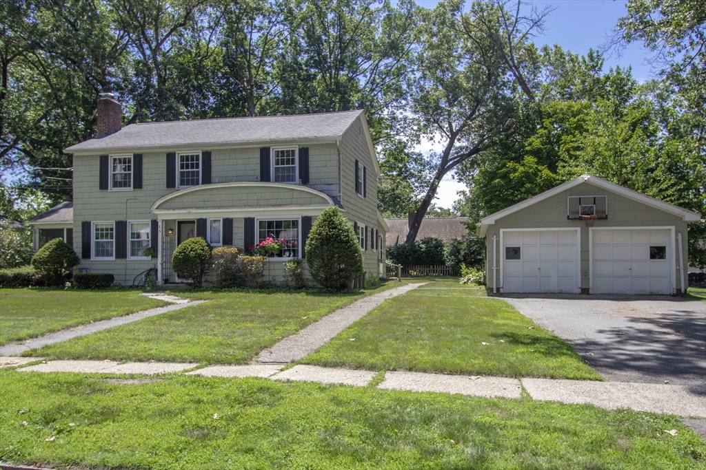 75 Bennington St, Springfield, Massachusetts, 4 Bedrooms Bedrooms, 8 Rooms Rooms,2 BathroomsBathrooms,Residential,For Sale,Bennington St,73395967