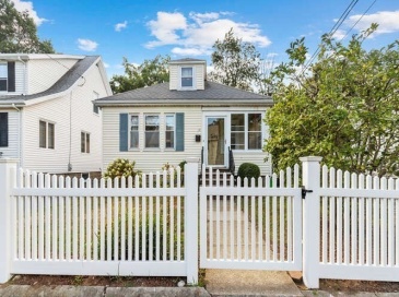 98 Dudley St, Medford, Massachusetts, 2 Bedrooms Bedrooms, 5 Rooms Rooms,1 BathroomBathrooms,Residential Lease,For Rent,Dudley St,73434144 98 Dudley St, Medford, Massachusetts, 2 Bedrooms Bedrooms, 5 Rooms Rooms,1 BathroomBathrooms,Residential Lease,For Rent,Dudley St,73434144