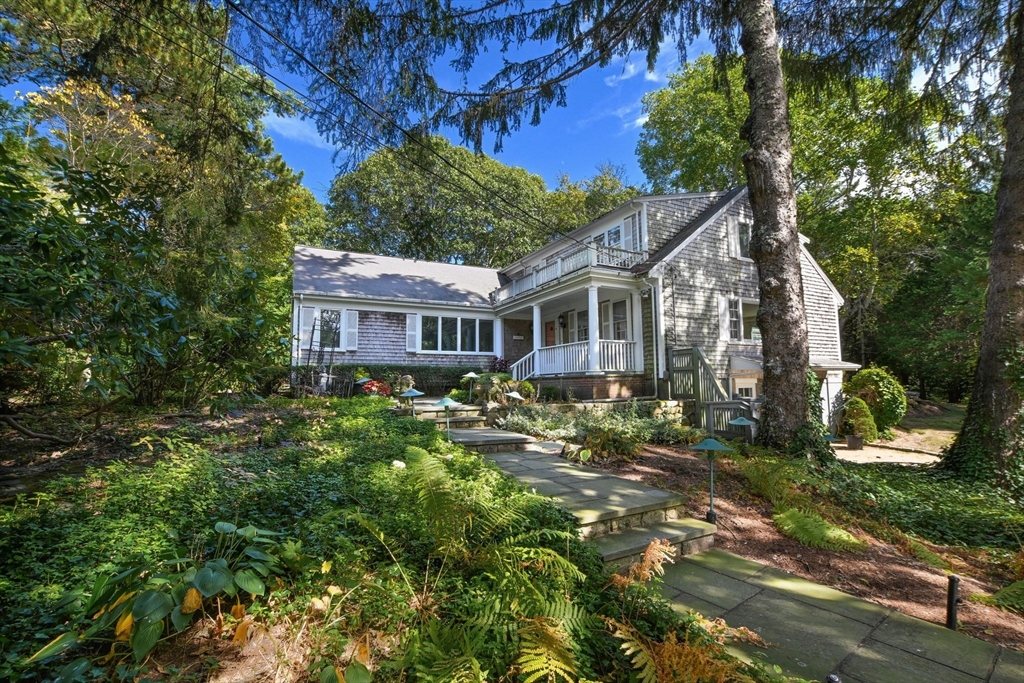 116 Saconesset Rd, Falmouth, Massachusetts, 4 Bedrooms Bedrooms, 8 Rooms Rooms,4.5 BathroomsBathrooms,Residential,For Sale,Saconesset Rd,73439034