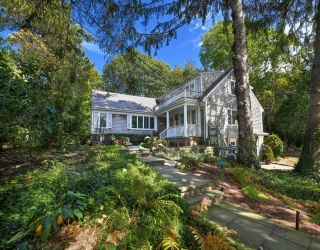 116 Saconesset Rd, Falmouth, Massachusetts, 4 Bedrooms Bedrooms, 8 Rooms Rooms,4.5 BathroomsBathrooms,Residential,For Sale,Saconesset Rd,73439034