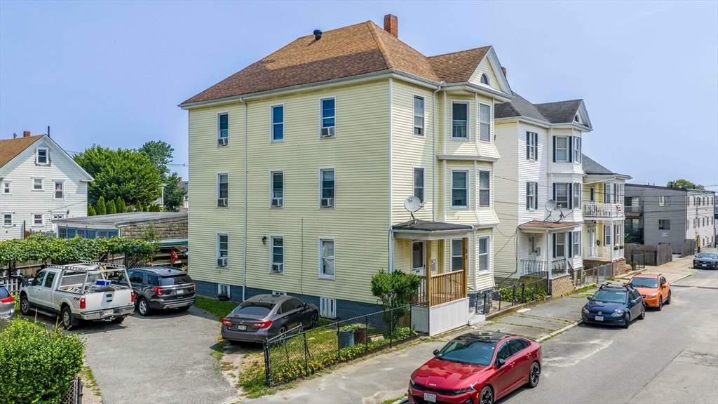 33 Swift St, New Bedford, Massachusetts, 9 Bedrooms Bedrooms, 21 Rooms Rooms,3 BathroomsBathrooms,Residential Income,For Sale,Swift St,73411353