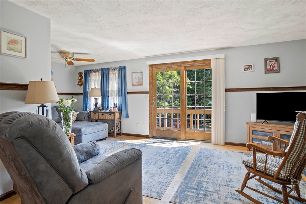 109 Apache Way, Tewksbury, Massachusetts, 2 Bedrooms Bedrooms, 5 Rooms Rooms,1.5 BathroomsBathrooms,Residential,For Sale,Apache Way,73391074